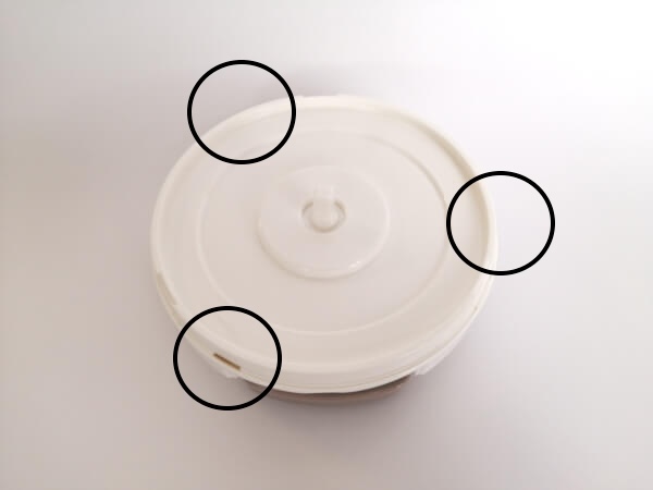 ダイソーハンドル野菜カッター水切り穴位置