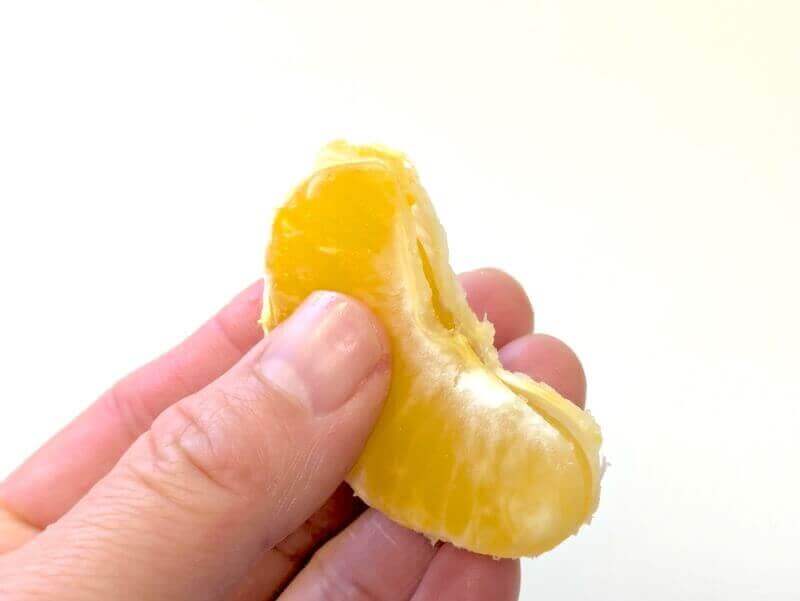 ムッキーちゃんで切った伊予柑薄皮