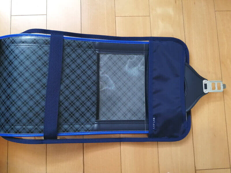 L.Y.F LABランドセルカバー装着時　通す所