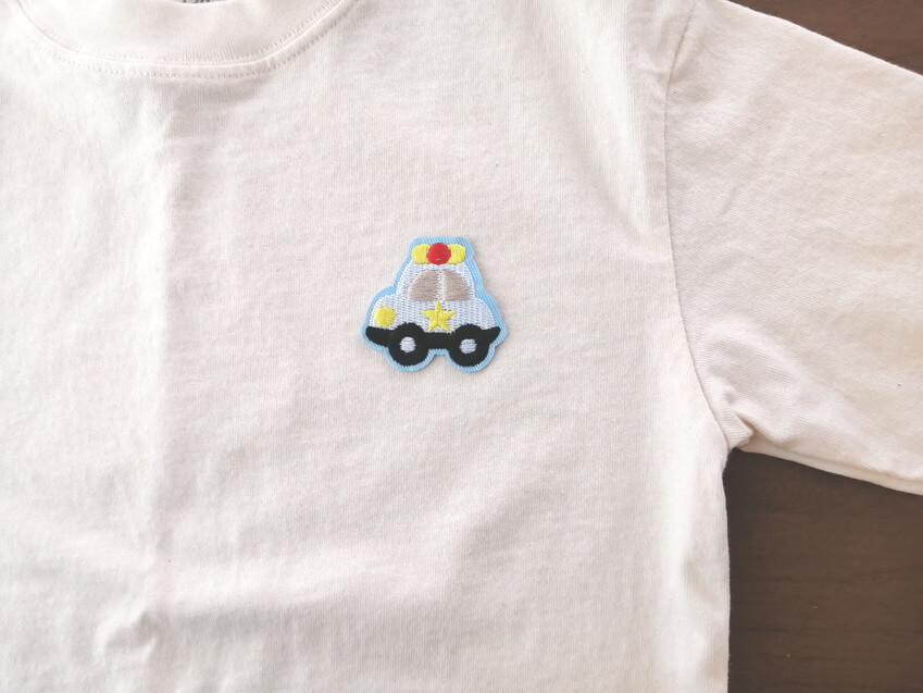 無印良品の太番手クルーネック長袖Ｔシャツ（キッズ）にワッペンをつける